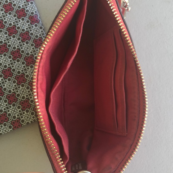 Coach • hot pink -pebbled leather with chain strap - Picture 3 of 8